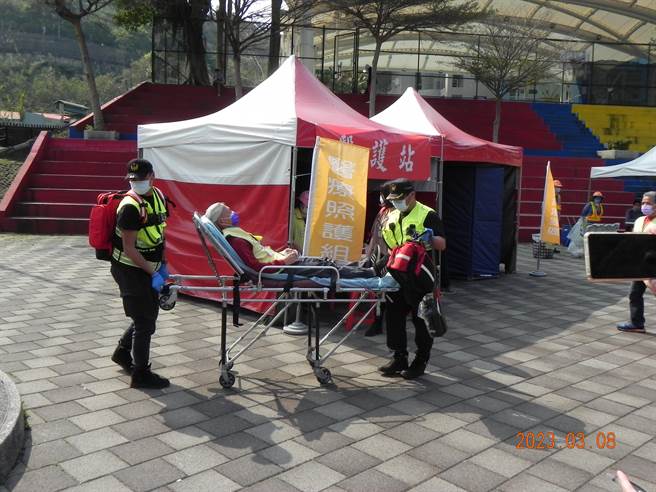 泰山區公所今舉辦防災公園收容安置演練，模擬發生強震時的救災應變流程。（泰山區公所提供）