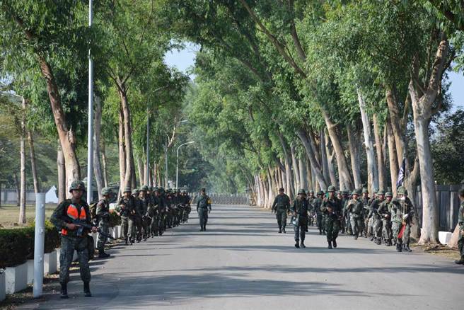 海军教育训练暨准则发展指挥部今（8）日表示，所属龙泉新兵训练中心实施动员装备先期整备检查时，发现一把「点45手枪」机件及作动有异，经专业鑑定判为模型枪。图与新闻事件无关。（资料照／林和生摄）