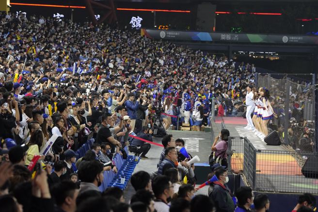 经典女孩们携手为中华队应援。(图／悍创运动行销提供)