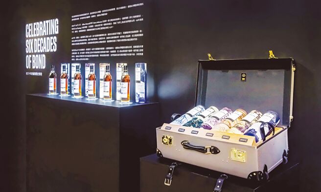 麦卡伦携手007詹姆士．庞德创造时代的先锋典范，台湾威士忌品酩收藏家引颈盼望的「麦卡伦 詹姆士．庞德60周年限量版」终于抵台，这款透过麦卡伦酿酒大师Kirsteen Campbell精心勾兑，以讚颂当代创新者代表─詹姆士‧庞德令人讚嘆的角色深度为出发点，结合麦卡伦所传承的苏格兰永恒、饶富优雅的文化底蕴，所打造意义非凡的限量非凡佳酿，除了展现出麦卡伦不断创新的品牌精神，更创造其艺术价值与搜藏意义。建议售价：600英镑（实际售价以专卖店家为准）。图／业者提供