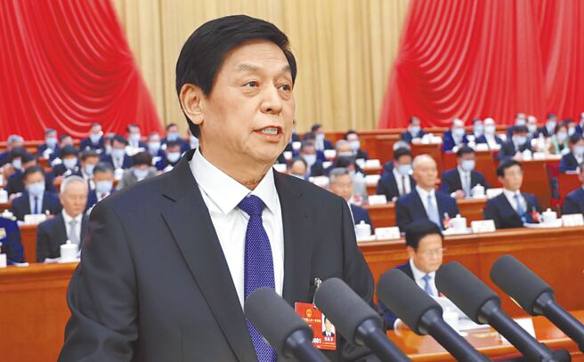 3月7日，大陸十四屆全國人大一次會議在北京人民大會堂舉行第二次全體會議。受十三屆全國人大常委會委託，栗戰書向大會作全國人大常委會工作報告。（新華社）