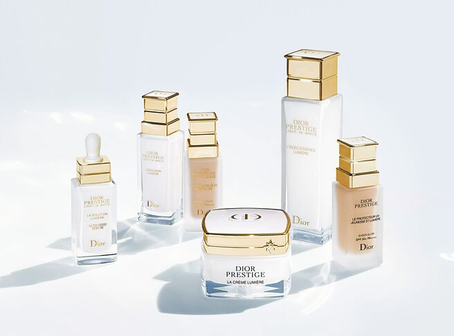 《迪奥精萃再生光灿净白系列》可谓从保养到防御，全方面照护。（迪奥提供）