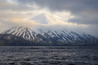 阿拉斯加火山狂震百次 休眠逾百年將噴發？