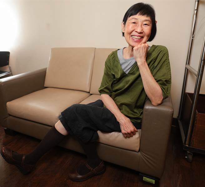 相隔42年，音乐家陈灵再度来台演出，和42年前来台时不一样，当时她是演奏整场古典音乐曲目的钢琴家，这次她是一位艺术家、一名演员，同时也是音乐家和玩具钢琴演奏家，将演出结合音乐、剧场的作品《龙族女儿不流泪》。（郭吉铨摄）