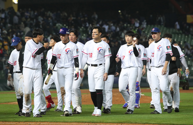 中华队吞下本届WBC首败。（郑任南摄）