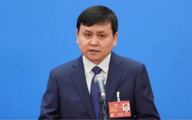 与新冠病毒共存论曾惹议，张文宏：有质疑才有发展。（中新社）