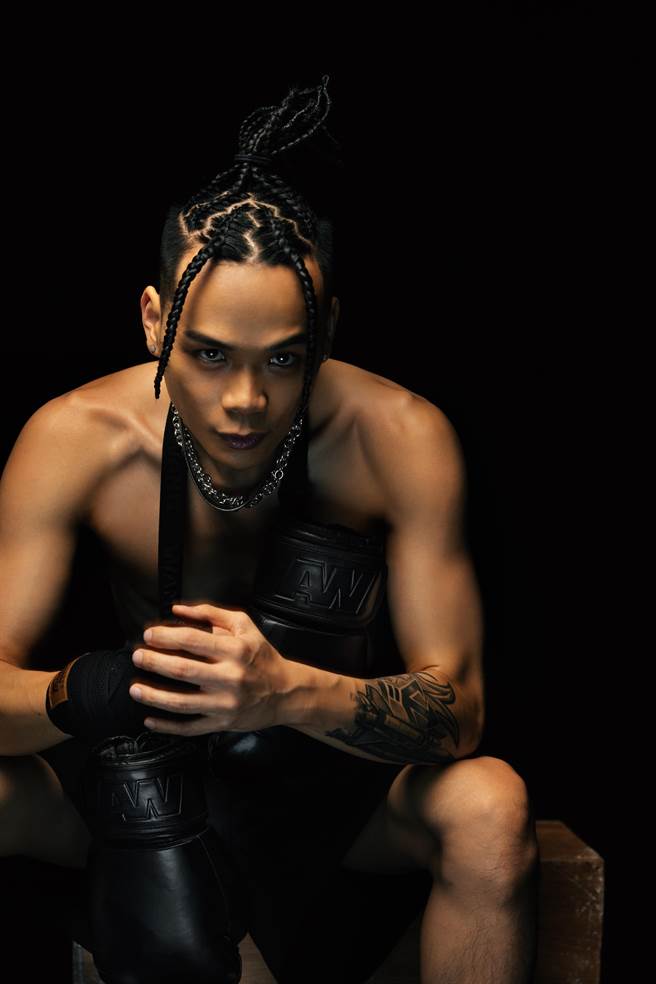 Barry Chen即将推出新专辑《Rose Again》。（华纳音乐提供）