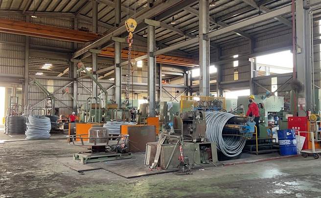 高市经发局针对3300家申请业者寄送通知书并电话提醒，已辅导2600家业者提送改善计画，尚有700家业者未提送，今（9）日呼吁业者把握时效送件。（本报资料照）