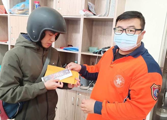 台南市消防局第五大队大桥高级救护队婉拒民眾送礼。(南市消防局第五大队提供／曹婷婷台南传真)