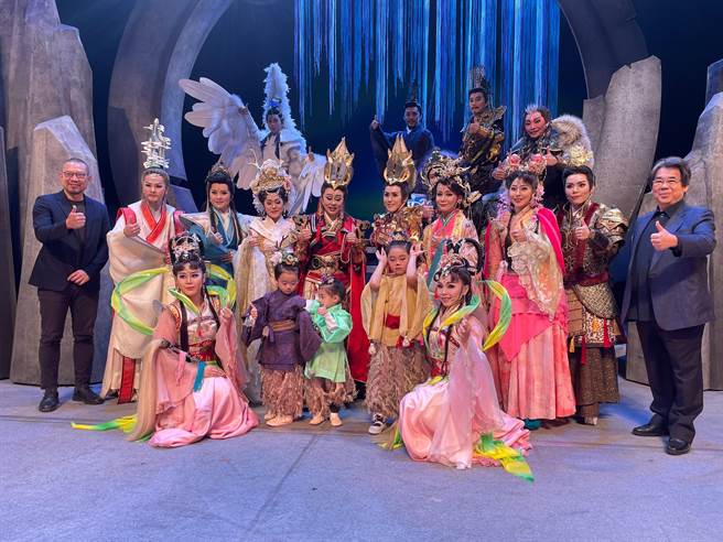 明华园总团最具代表性的「8仙传奇系列」压轴戏码时隔35年终于到齐。（杨舒婷摄）