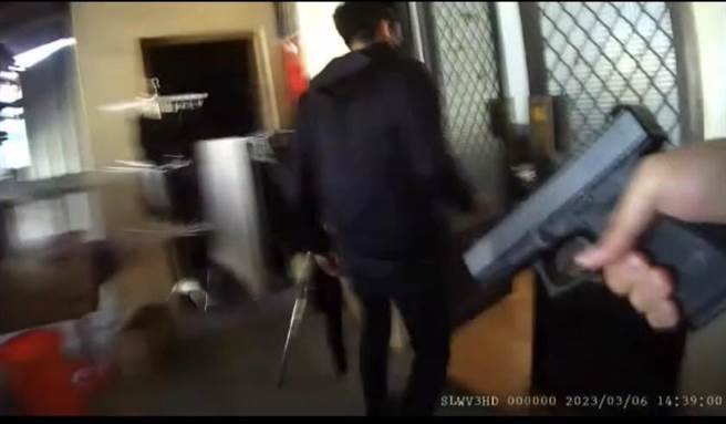 彰化警方隨即展開救援行動，在彰化某修配廠查獲以年僅23歲汪姓主嫌為首的詐騙集團，並救出4名受害者，目前全案擴大偵辦中。(民眾提供／吳建輝彰化傳真)