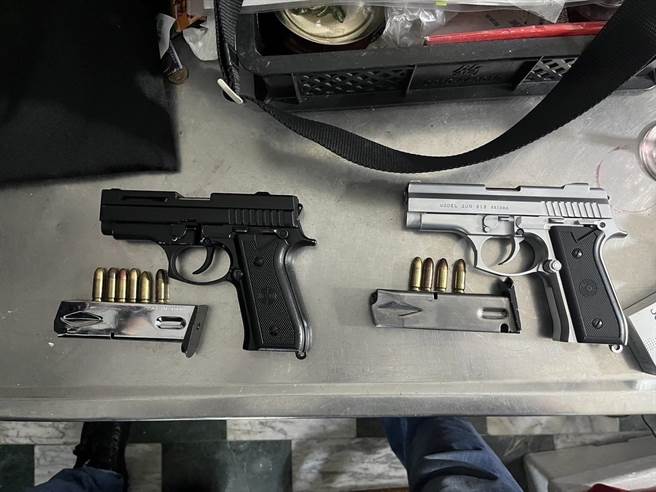 查获之改造手枪2把及子弹10发。（基隆市警察局提供／徐佑升基隆传真）