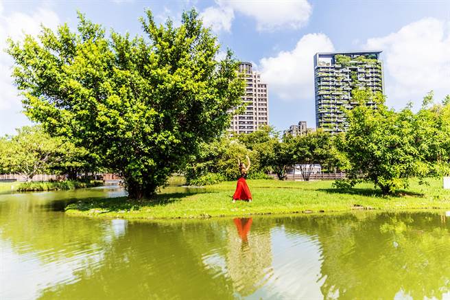 「高铁专一」开发案将站区广场结合邻近水圳森林公园，打造新竹中央公园。（罗浚滨摄）