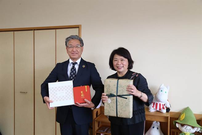嘉义市长黄敏惠拜访日本崎玉县饭能市副市长。（嘉义市政府提供／廖素慧嘉市传真）