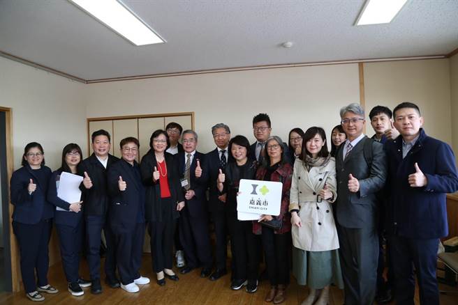 嘉义市赴日参访团拜会日本崎玉县饭能市。（嘉义市政府提供／廖素慧嘉市传真）