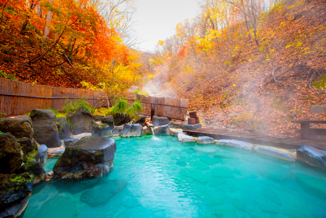 大丸别庄位于福冈县筑紫野市，是据称连昭和天皇都曾下榻的老牌旅馆，但福冈县政府日前发现馆内大浴池一年竟只换两次水，一度检测出最高含量超标3700倍的退伍军人菌。(示意图／shutterstock)
