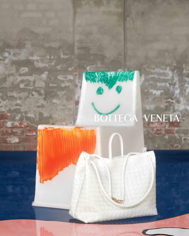 Bottega Veneta Andiamo于2023春夏系列大秀上登场。（Bottega Veneta 提供）