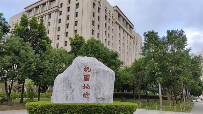 鄭姓男子在社工上門訪視時，以刀威脅將殺死自己兒子，遭桃園地檢署依妨害公務起訴。（賴佑維攝）