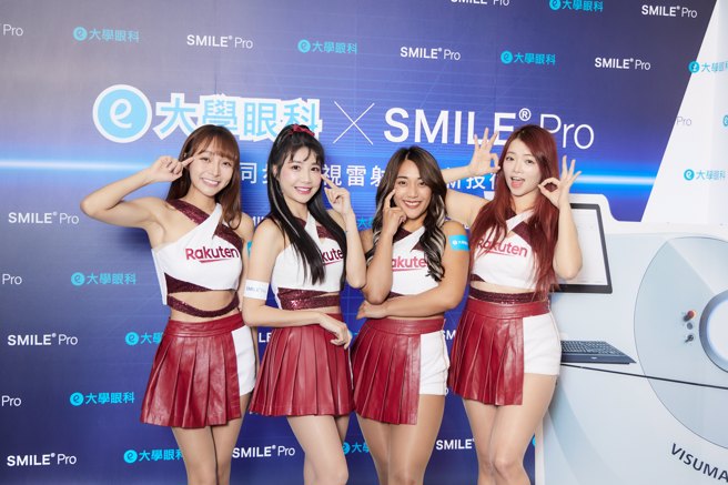 林襄（左起）、筠熹、阿布舞、曲曲今一同出席活动。（大学眼科提供）