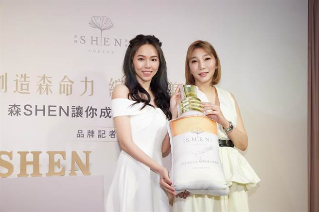 夏于喬與森SHEN品牌創辦人Doris合影 。（瑞美公關提供）