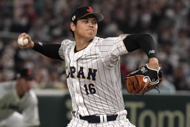 大谷翔平对中国大陆担任第3棒先发投手。（美联社）