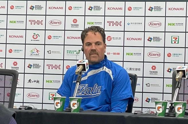 义大利总教练皮亚萨（Mike Piazza）。（毛琬婷摄）