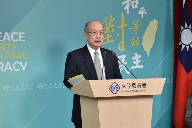 政府宣布将恢復两岸空运客运航点10＋13，陆委会副主委詹志宏表示，此时公布相关措施，最主要是考量到两岸人民往来的需要。（陈冠宇摄）