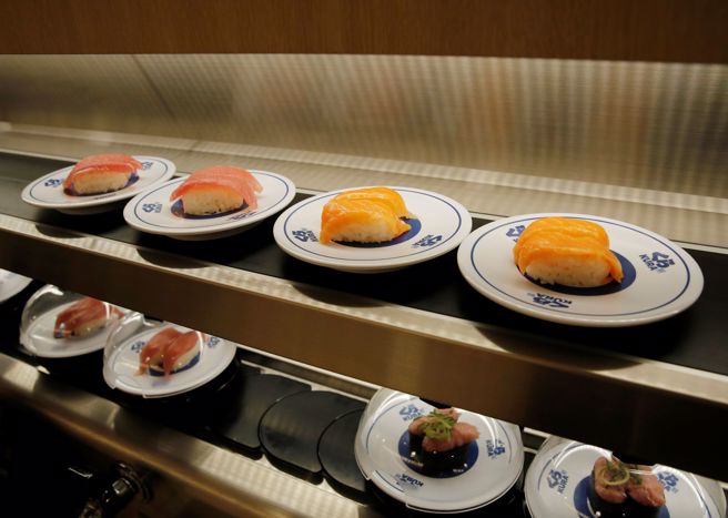 「藏壽司」是日本大型的迴轉壽司連鎖業者。（資料照／路透社）