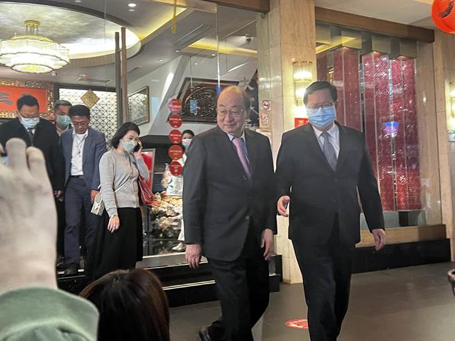 会后行政院副院长郑文灿表示，餐叙中院长感谢立委非常认真，包含特别预算附带决议处理完毕。（游念育摄）