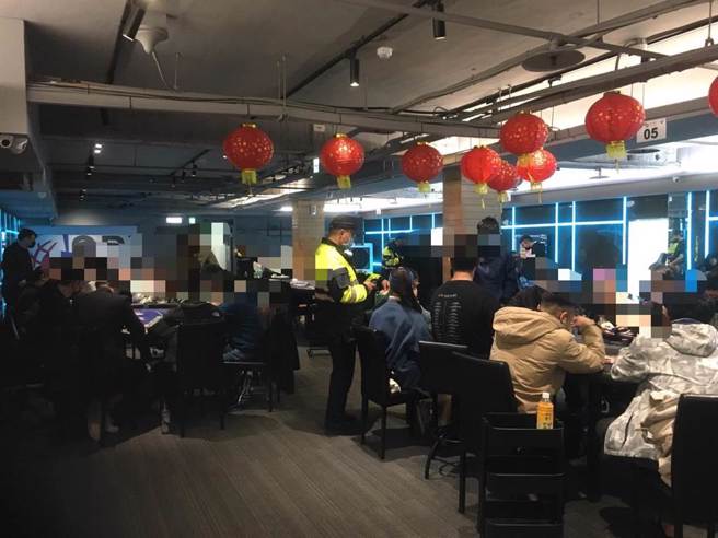 警大教授孙义雄认为，警政署专案能否发挥成效，端看能否改善治安，而不是曾经取消就不能再用。永和分局警方严格执法「扫黑、打诈、反毒」，全力清源。（示意图／警方提供）