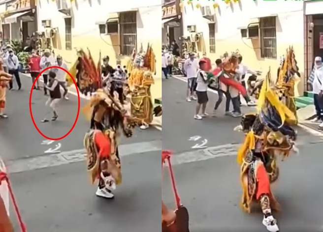 阿嬷因要过街道，但却遇到神将在马路上「摆阵行礼」，最后阿嬷却闯入阵内，也激起一名神将爆走抓狂。（翻摄自脸书爆废公社二馆）