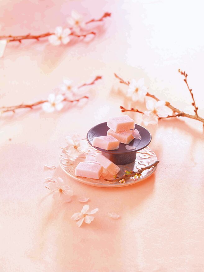 远东百货×city'super北海道展「ROYCE' 樱花白起司口味生巧克力」，520元。（city'super提供）