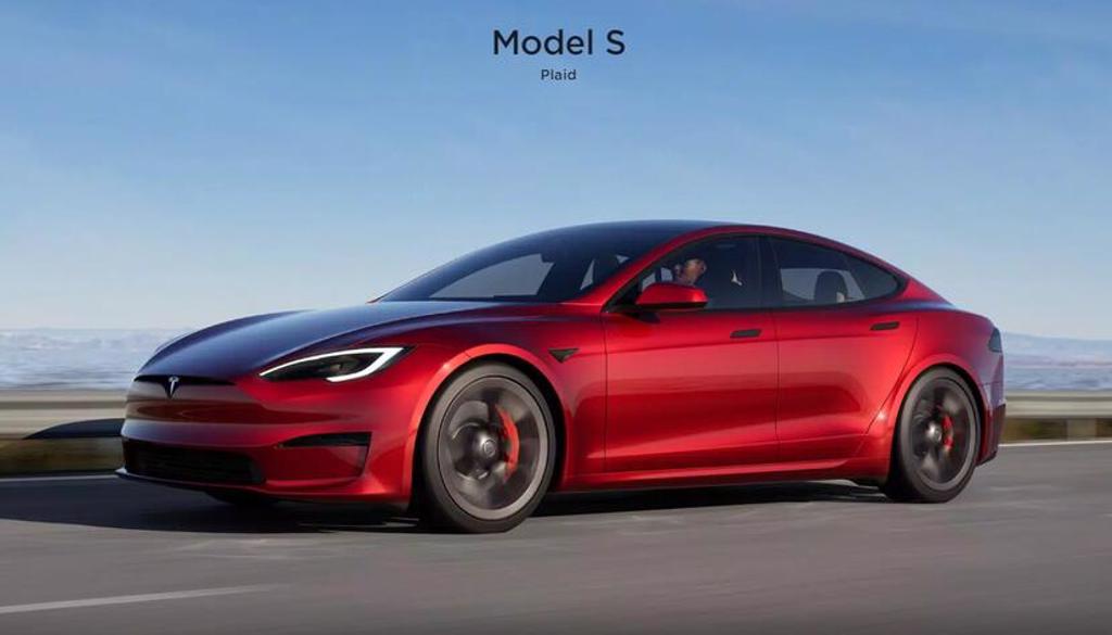 選配價近十萬元，特斯拉 Model S、X 增添「烈焰紅」車色、同步導入全新玻璃車頂(圖/DDCAR)