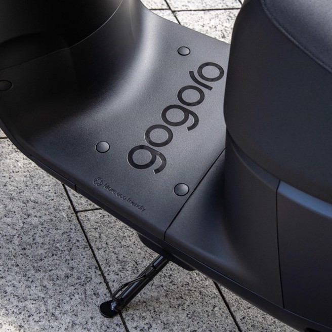 黑色「gogoro」字样。（陈大任摄）