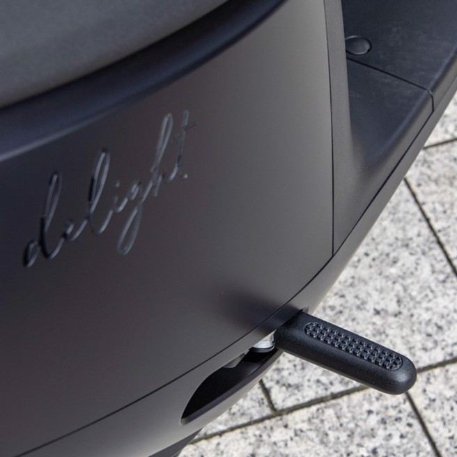 黑色飞旋踏板。（陈大任摄）