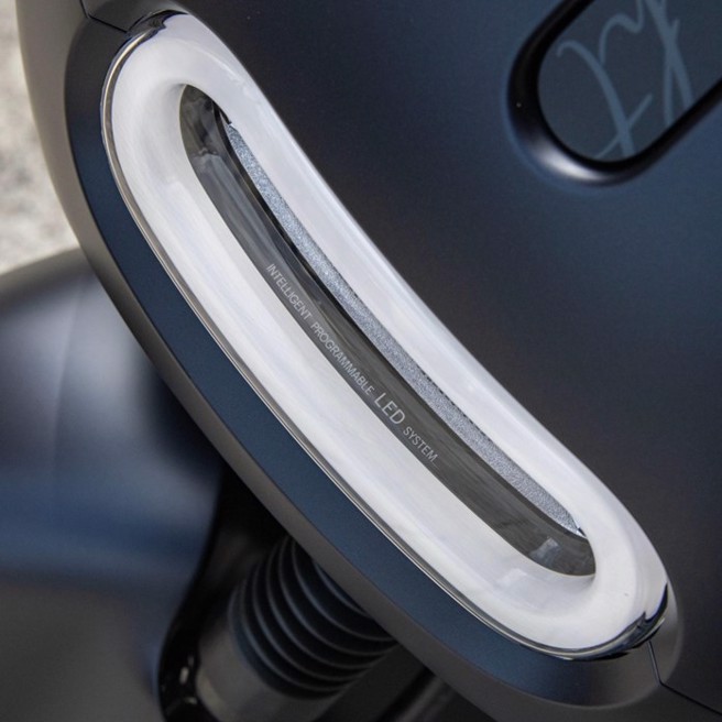 汽车级LED头灯。（陈大任摄）