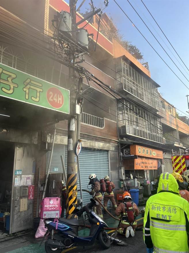土城亚洲路清晨发生火警，幸无人伤亡。（民眾提供）