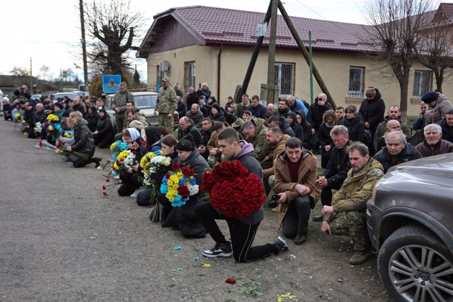 西方官员估计，目前已有2万至3万俄军在巴赫姆特及周边区域战死或受伤。(图/路透社)