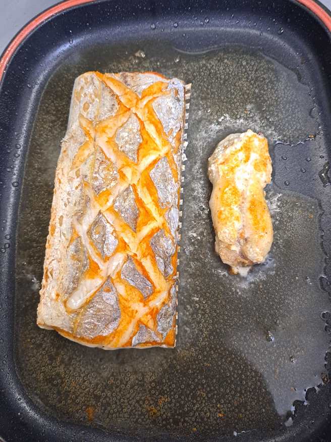 白带鱼煎得金黄色，令人食指大动。（图／翻摄自Costco好市多 商品经验老实说）