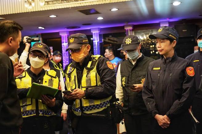 新竹市警局局長張素菱（右）強調，絕不容許黑道、幫派及暴力犯罪，影響民眾生活。（警方提供／王惠慧新竹傳真）