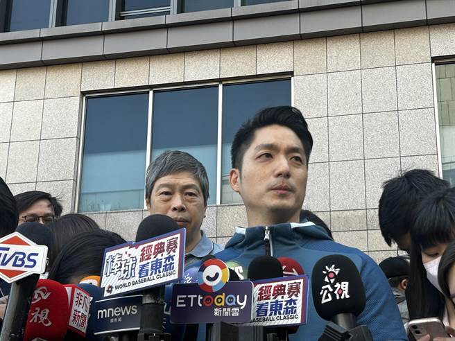 台北市长蒋万安10日上午出席台北市劳动检查处与绳索作业同业缔结安全伙伴活动，会前受访。（陈薏云摄）