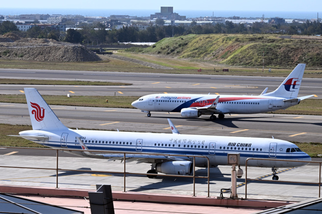 图为桃园机场中国国际航空班机。（资料照，陈麒全摄）