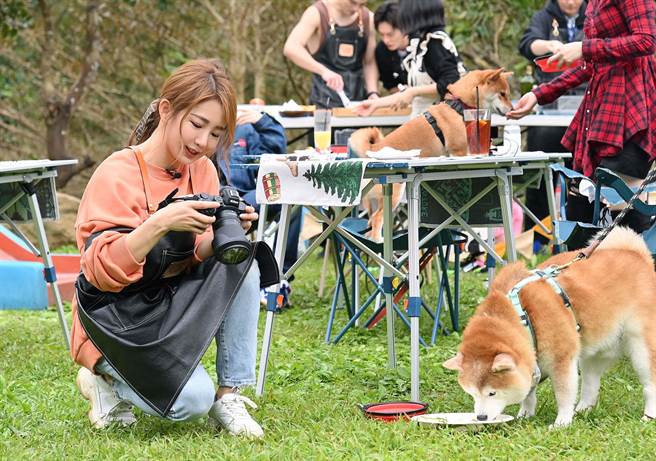 郭书瑶替《哈啰!毛小孩》节目中的活动留下照片。（台视提供）