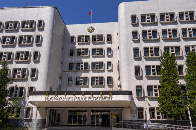 新北市警局宣导反诈，将宣传场域扩及民眾日常生活。（实习记者徐澜摄）