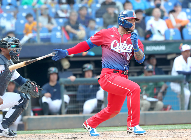 孟卡达甩开前2战低迷手感，敲出本届赛会首安。（郑任南摄）