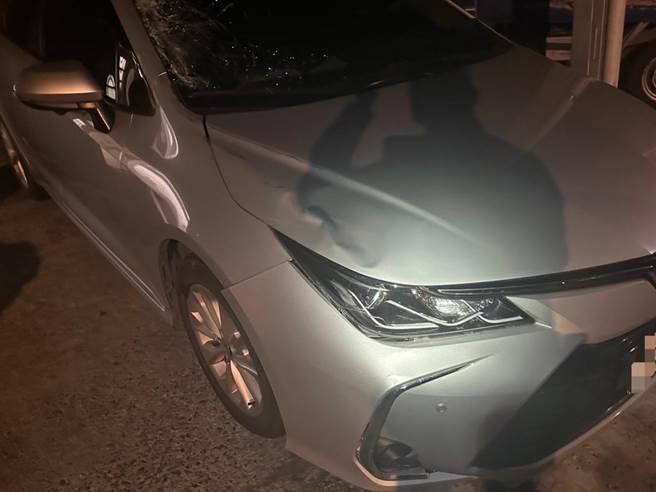 肇事駕駛逃回家中，仍被警方逮捕。（翻攝畫面／蔡明亘桃園傳真）