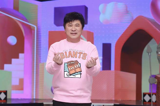 胡瓜分析近期台湾综艺节目变化。（民视提供）