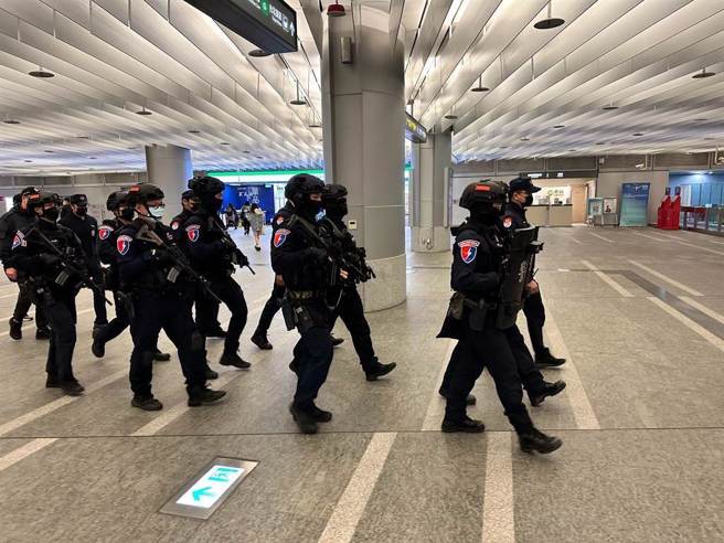 内政部信箱又接获恐吓信件放置3颗炸弹，机场捷运A1台北车站加强周边巡逻戒备。（中时资料照）