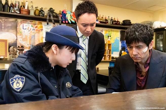 西岛秀俊（右起）、滨田岳、上白石萌歌在剧中是警察组织的「边缘人」。（friDay影音提供）