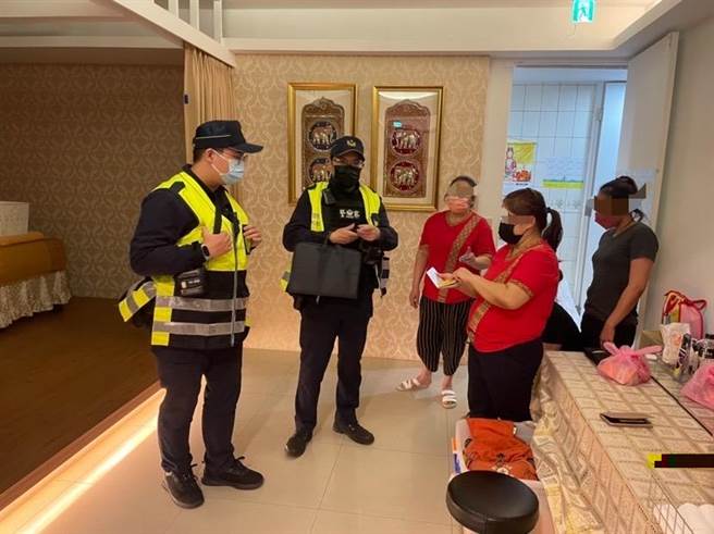 士林警方扩检易滋事场所及帮派据点。（警方提供）